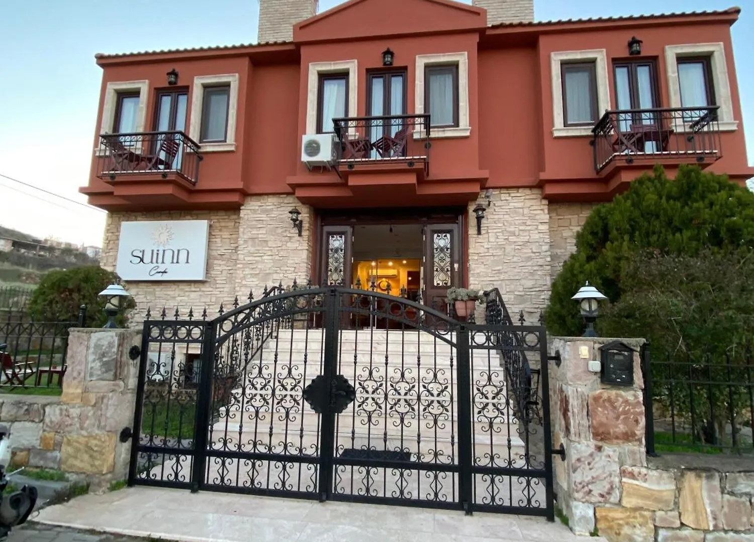 Suinn Cunda Ayvalı 2*,  Türkiye